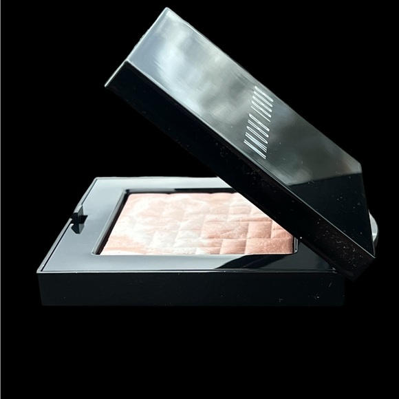 Bobbi Brown Highlighting Powder - Picture 12 of 16
